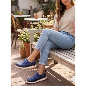 XPACS Women's Slip On Shoes with Arch Support Comfortable Loafers Size 11 Blue